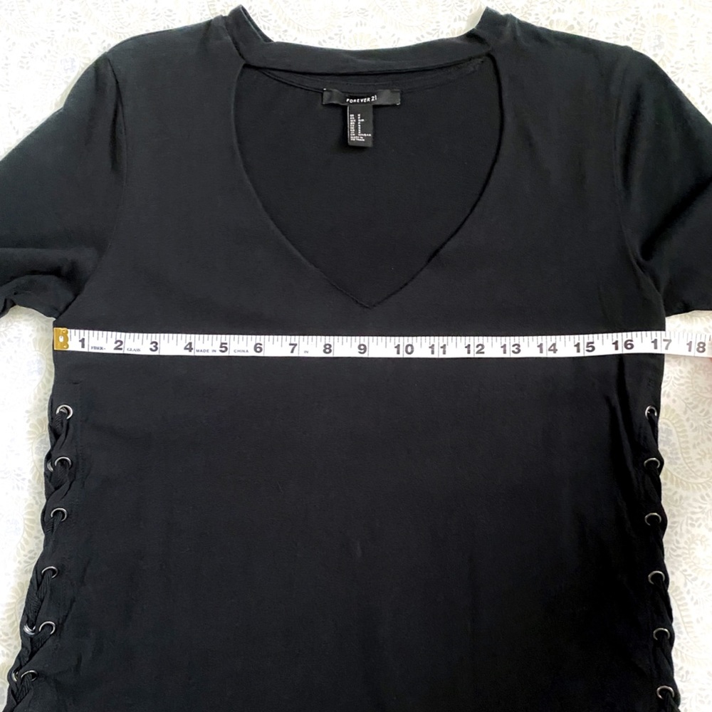 F21 v-neck cotton lace-up tee, black - Picture 4 of 7